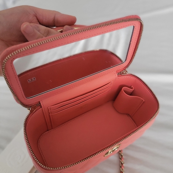 ❌SOLD❌Chanel Pink Small Vanity - Picture 11 of 15